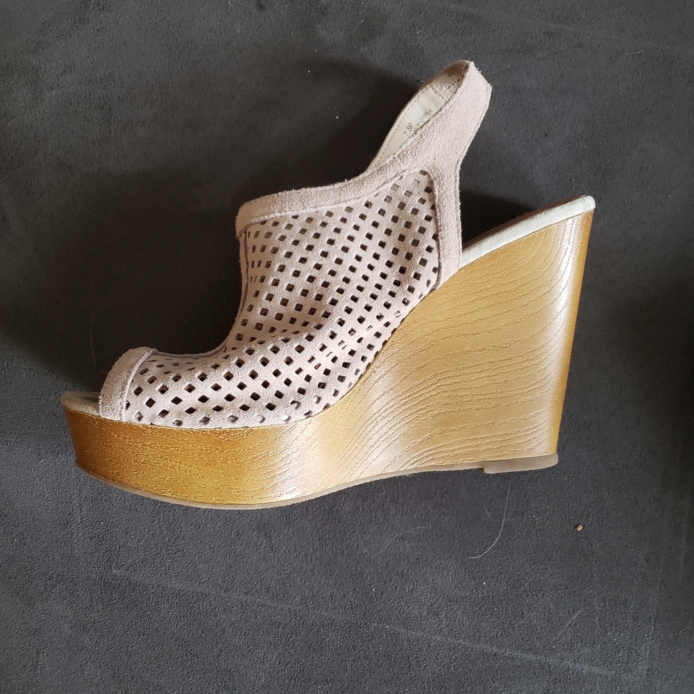 Shoes - Picture 6 of 11